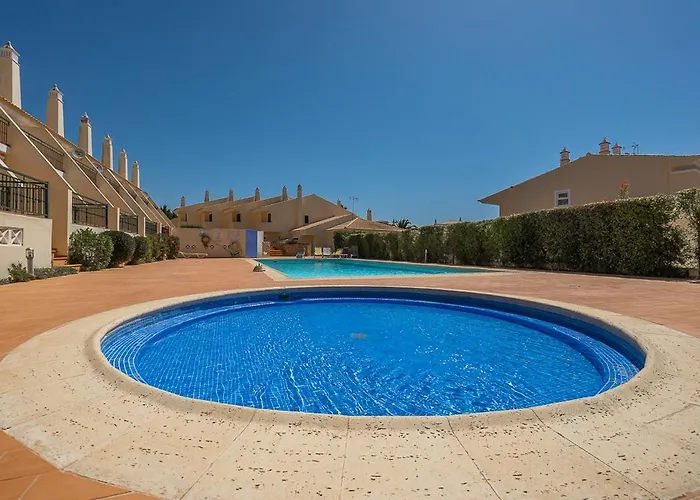 Дом отдыха Rosal House *